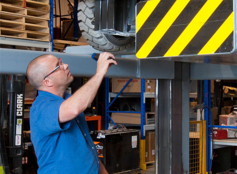 Repair of forklifts at our establishment. Our mobile maintenance service is efficient and will meet your needs.